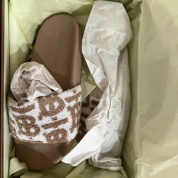 NEW Burberry monogram Furley slides! 𐙚𐙚